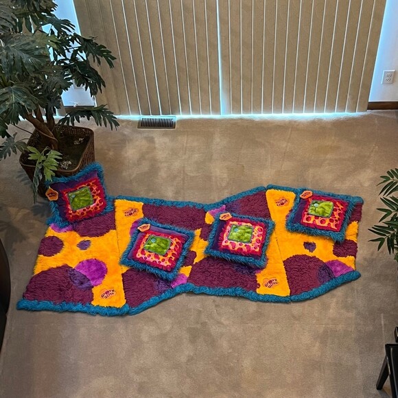 Groovy Girls 4-Piece Plush Room Rug and Pillow Set - Picture 4 of 12